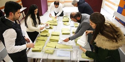 İ­s­t­a­n­b­u­l­­d­a­ ­o­y­l­a­r­ı­n­ ­y­e­n­i­d­e­n­ ­s­a­y­ı­m­ı­ ­d­u­r­d­u­r­u­l­d­u­